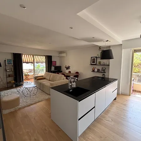 300m From Beaches - Cosy 1-bedroom With Terrace Apartamento *