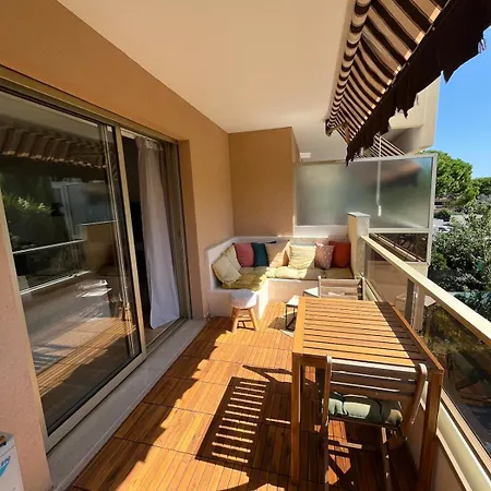 300m From Beaches - Cosy 1-bedroom With Terrace *